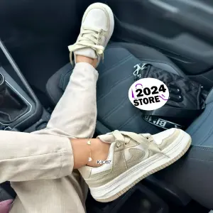 Eleva tu Estilo con Nike para Dama: Blanco Beige Kl - Nike para Dama Blanco Beige Kl