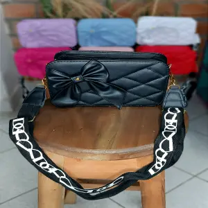 Bolso Manos Libres Coquette: Elegancia y Comodidad en Cada Paso - Bolso manos libre coquette