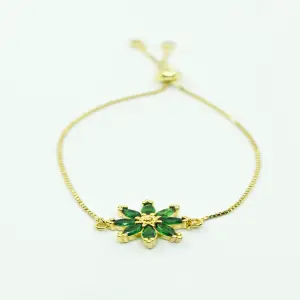 Manilla Ajustable Flor Esmeralda: Elegancia que Florece en tu Muñeca - Manilla ajustable flor esmeralda