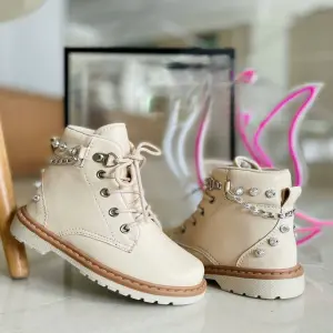 Botas Rockeras para Niñas: ¡Estilo y Diversión a Cada Paso! - Botas Rockeras  Niñas