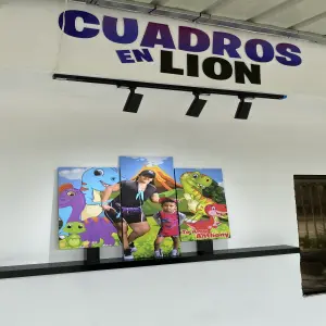Cuadro Dino Bebé Personalizado: Un Tesoro para la Habitación Infantil - CUADRO DINO BEBÉ (PERSONALIZADO)