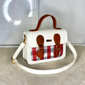 Bolso de Dama Karla Chacon Aura Blanco: Elegancia y Estilo Inigualables - Bolso de Dama Karla Chacon Aura Blanco