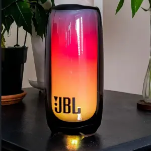 JBL Pulse 5: ¡Ilumina Tu Música! - JBL Pulse 5