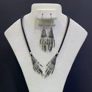 Conjunto Exquisito: Gargantilla y Aretes "Manos" - GARGANTILLA Y ARETAS MANOS