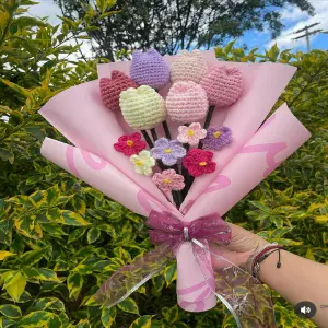 Ramo de Tulipanes y Margaritas: Encanto Artesanal Crochet - Ramo de Tulipanes y margaritas crochet