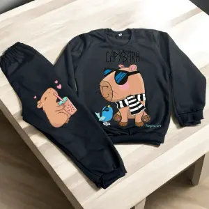 Sudadera Deportiva Capibara ÑO Negra