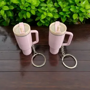 Llavero Mini Stanley: Tu Compañero de Aventura en Miniatura - llavero mini stanley