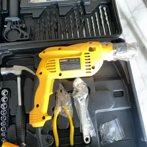 Taladro Eléctrico DW: Potencia y Precisión para Tus Proyectos - Taladro DW electrico con accesorios