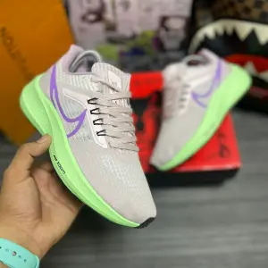 NIKE ZOOM DAMA