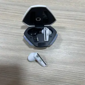 JBL S02: Sonido Inmersivo, Estilo Inconfundible - Bluetooth  JBL S02