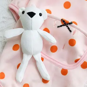 Camiseta Puntitos y su Amigo Peluche: ¡La Dúo Perfecta! - Camiseta Puntitos + Peluche
