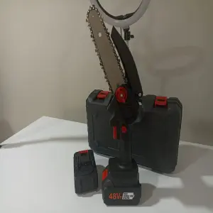 Mini Sierra Recargable: Potencia y Versatilidad en Tus Manos - Mini Cortadora / Sierra Recargable 2 Bat