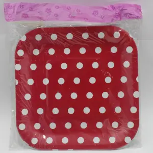 Plato Cuadrado Rojo con Puntos - Elegancia y Estilo en tu Mesa - PLATO CUADRADO ROJO PUNTOS 19 CM X 10 U