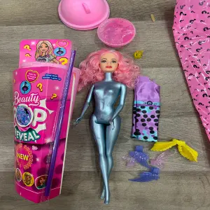 Barbie Pop Reveal: ¡La Sorpresa que Deslumbra! - BARBIE   POP REVEAL SORPRESA