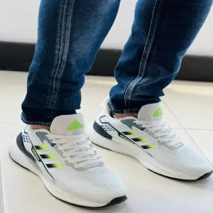 ADIDAS - Deportivo Triple AAA Liviano: Ligereza y Comodidad Inigualables - ADIDAS - Deportivo triple AAA liviano