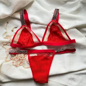 Conjunto de Ropa Interior Victoria's Secret: Elegancia y Confort - Conjunto  de ropa interior Victoria Scre