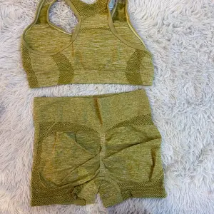 Conjuntos Deportivos Beige: Estilo y Comodidad Inigualables - 3 CONJUNTOS DEPORTIVOS BEIGE+TOP