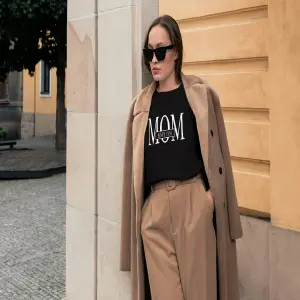CAMISETA MOM SINCE: Celebra tu maternidad con estilo - CAMISETA MOM SINCE