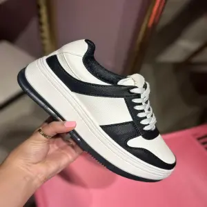 Eleva tu Estilo con los Tenis Blanco y Negro Definitivos - Tenis blanco con negro
