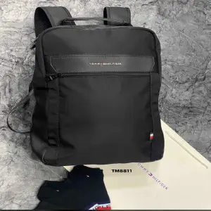 Morral Tommy Hilfiger: Elegancia y funcionalidad - morral tomy hilfiger
