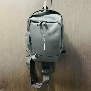 BOLSO MANOS LIBRES HOMBRE: Elegancia y Seguridad en un Solo Bolso - BOLSO MANOS LIBRES  HOMBRE