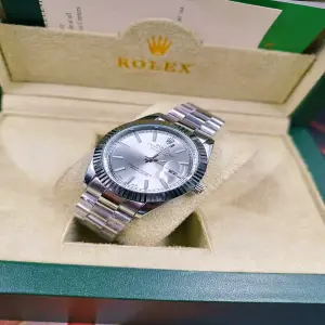 ROLEX OYSTER PERPETUAL +ESTUCHE ROLEX: Elegancia y Precisión Inigualables - ROLEX OYSTER PERPETUAL +ESTUCHE ROLEX