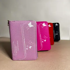 Billetera con Mariposas: Elegancia y Estilo - Billetera con mariposas