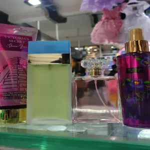 KIT 04 MADRE: El Regalo Perfecto para Mamá - KIT 04 MADRE 2PERFUMES + SPLAHS + CREMA