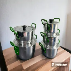 JUEGO DE OLLAS X 5 CON OREJA VERDE