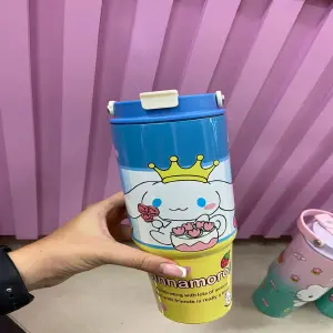 Termo Stanley Hello Kitty 30 OZ: ¡El compañero perfecto para tus aventuras! - Termo Stanley Hello Kitty 30 OZ