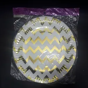 PLATO METALIZADO RAYAS DORADO BOLSA 2: Elegancia y Estilo - PLATO METALIZADO RAYAS DORADO BOLSA   2