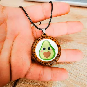 Collar Aguacate Love Unisex + Estuche: ¡El accesorio perfecto para ti! - Collar Aguacate Love Unisex + Estuche