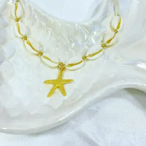 Collar Concha con Dije: Elegancia y Estilo - collar conca con dije