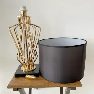 Lámpara de Mesa LAMP 025: Ilumina tu espacio con estilo - Lampara de mesa LAMP 025