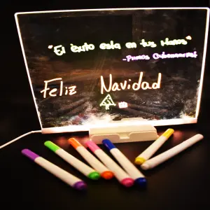 Tablero Acrílico + 7 Marcadores: ¡Crea y Comparte tu Magia! - Tablero en Acrilico + 7 Marcadores