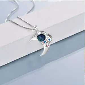 COLLAR ASTRONAUTA LUNA: El accesorio perfecto para tu estilo espacial - COLLAR ASTRONAUTA LUNA