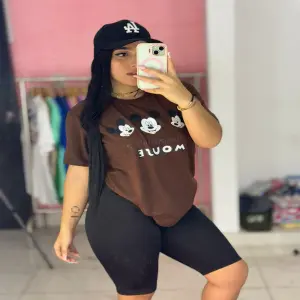 Conjunto Biker/Camiseta Oversize Marrón: Estilo y Comodidad - CONJUNTO BIKER/CAMISETA OVERSIZE MARRON