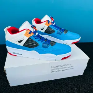 RETRO 4: El Regreso del Estilo Clásico - RETRO 4