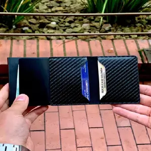 TARJETERO RFID EN FIBRA DE CARBONO ORIGI: Elegancia y Seguridad - TARJETERO RFID EN FIBRA DE CARBONO ORIGI