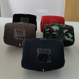 Parlante JBL Charge 5: ¡Música potente e inalámbrica para tu aventura! - Parlante JBL Charge 5