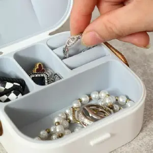 Mini Caja Organizadora de Joyas: Elegancia y Orden en un Solo Lugar - Mini Caja Organizadora de Joyas