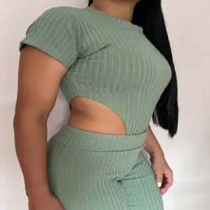 Conjunto Body Rib - Verde: Elegancia y comodidad en una sola prenda - Conjunto Body Rib - Verde