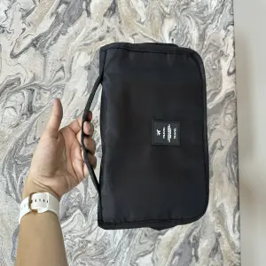 Cosmetiquera Colgante: Organización y Estilo al Alcance de tu Mano - Cosmetiquera colgante organizador