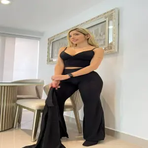 Hermoso Conjunto Glamour: Elegancia y Sofisticación - Hermoso conjunto Glamour