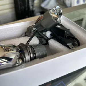 Par de Bombillos Bifocales (M011X-H4 WY): Iluminación Perfecta para Cada Necesidad - Par Bombillos Bifocal (M011X-H4 WY)