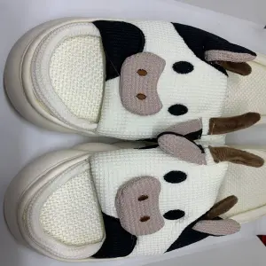Pantufla Impermeable Cinamoro II - VACA: ¡Comodidad y Estilo para tus Pies! - Pantufla impermeable- cinamoro II- VACA