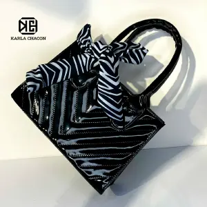 Bolso Dama Karla Chacón Issa Negro: Elegancia y Estilo Inigualable - Bolso Dama Karla Chacon Issa Negro