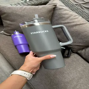 Termo Starbucks de 1.2 Litros: Mantén tu Bebida Perfecta - Termo Starbucks 1.2 litros