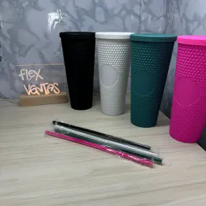 TERMO VASO TUMBLER CON PITILLO TEXTURIZA: Mantén tus bebidas perfectas durante horas - TERMO VASO TUMBLER CON PITILLO TEXTURIZA