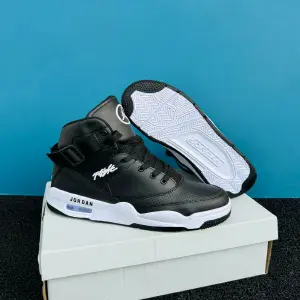 JORDAN HILFIGER 23: El Estilo que Define tu Juego - JORDAN HILFIGER 23